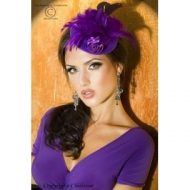 Chapeau violet avec plumes pour coiffure elegante