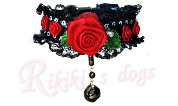 collier sexy noir avec rose rouge