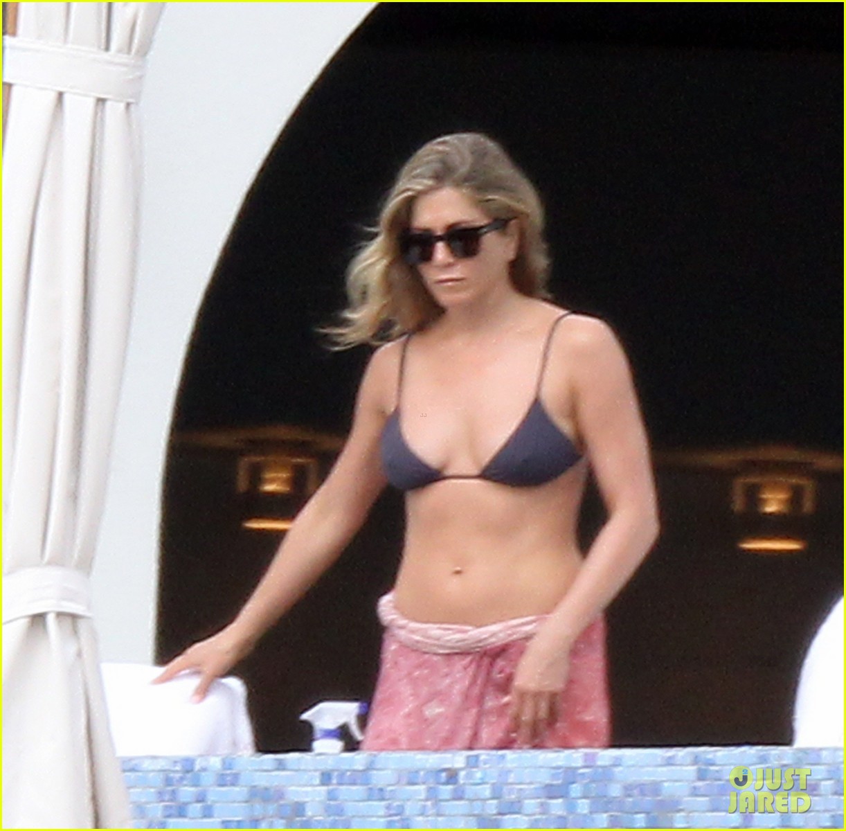 Jennifer Aniston bikini