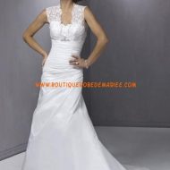 Robe a bretelles avec large dentelle