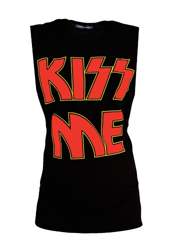 t shirt kiss me