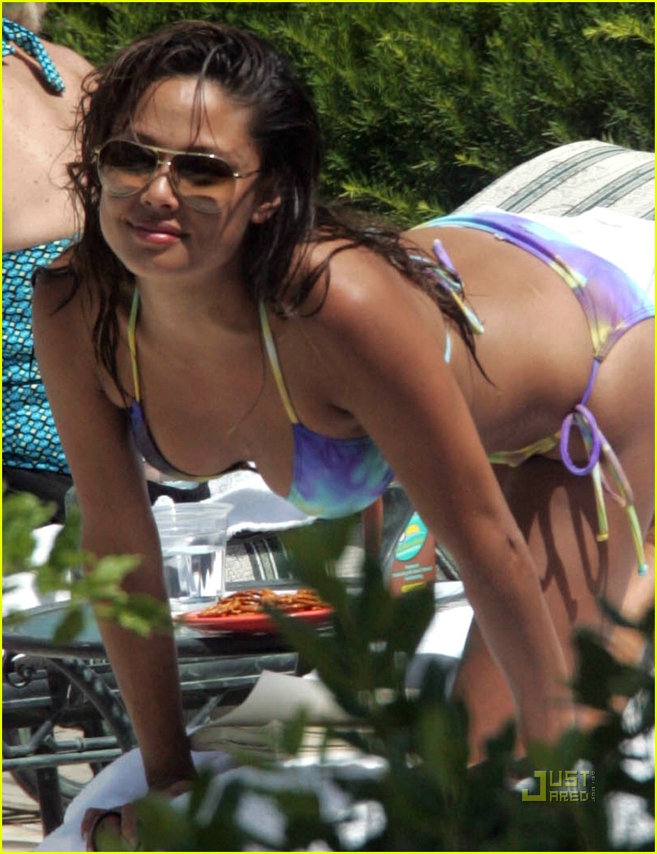 Vanessa Minnillo bikini